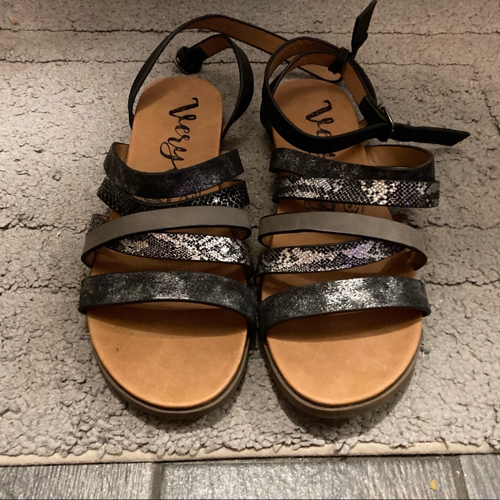 Very G sandals